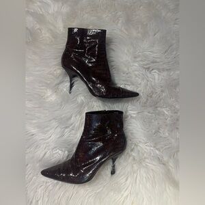 J. Renee Vintage 90s Corine Brown Faux Leather Embossed Croc Ankle Boots Heels